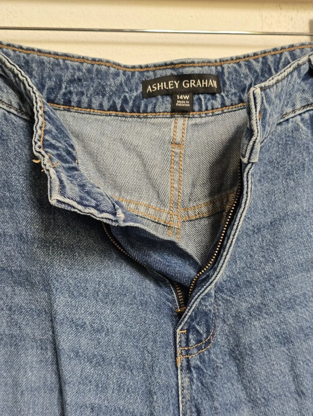 Ashley Graham Jorts Denim Bermuda Shorts Raw Hem Medium Wash Plus 14W